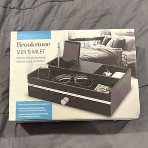 Brookstone Men's Valet with Black Finish